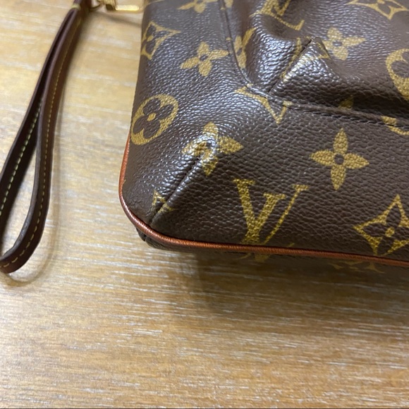 Authentic Louis Vuitton Partition Wristlet Pouch - Picture 3 of 9